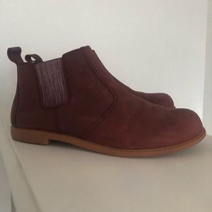 Kodiak Chelsea red leather boots. NWOT.